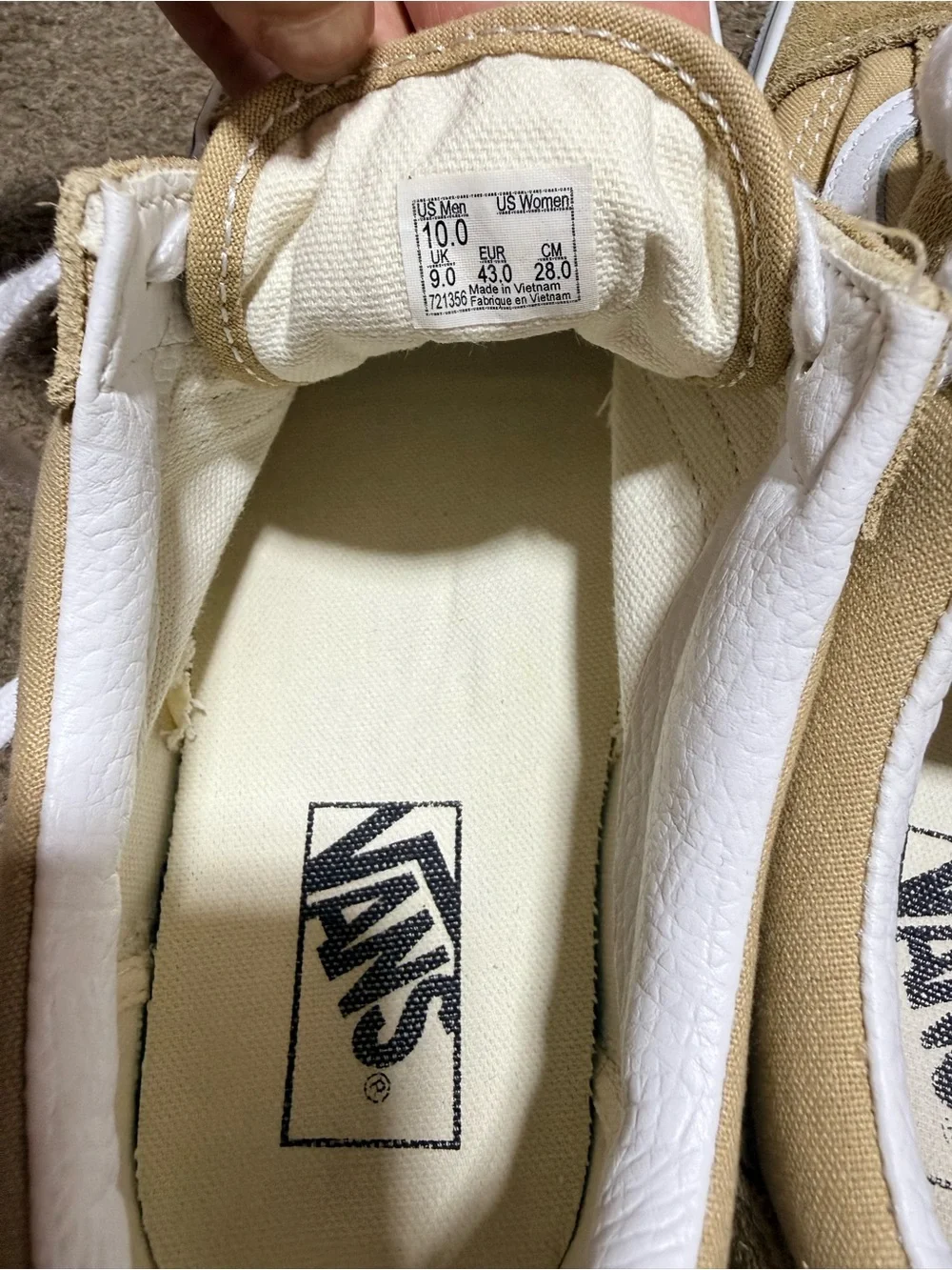 Vans Low-Top Sneakers in Tan and White
